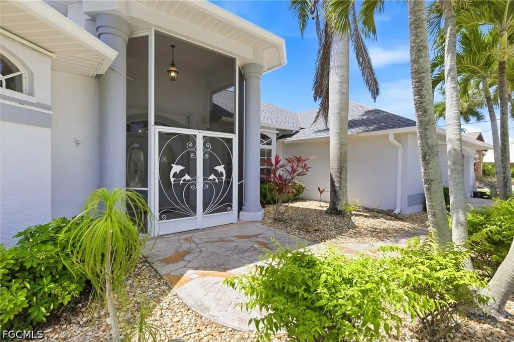 928 SE 33rd Street Cape Coral FL 33904
