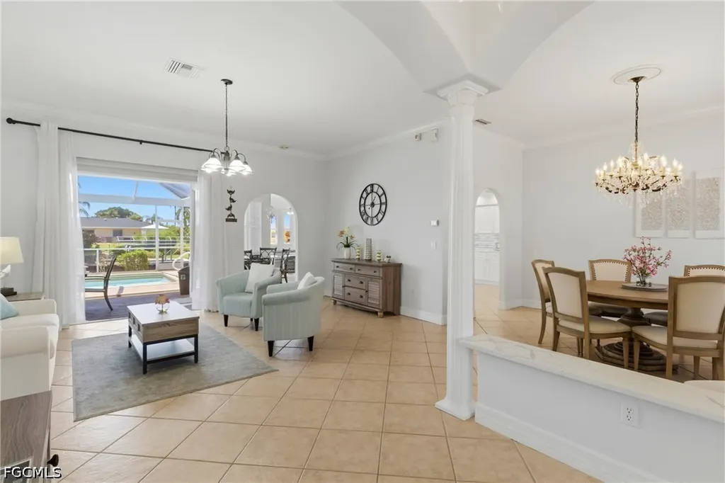 928 SE 33rd Street Cape Coral FL 33904