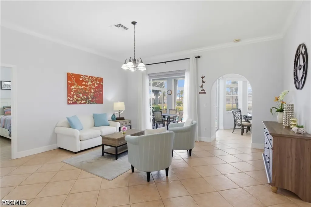 928 SE 33rd Street Cape Coral FL 33904
