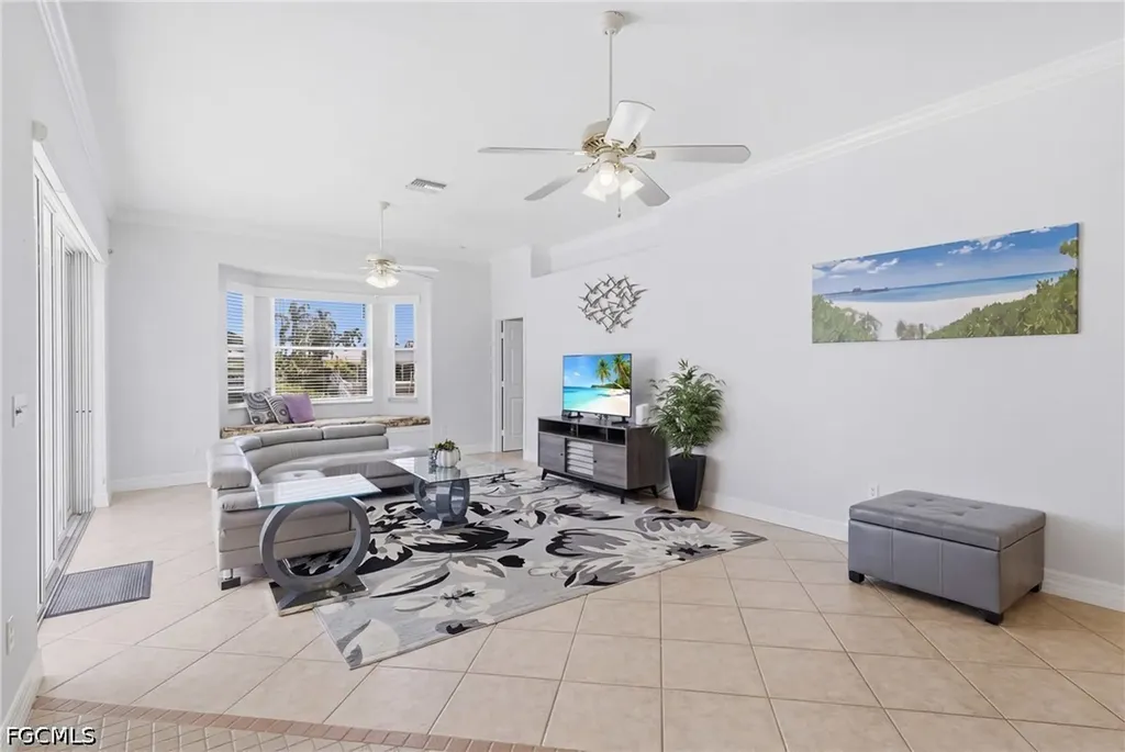 928 SE 33rd Street Cape Coral FL 33904