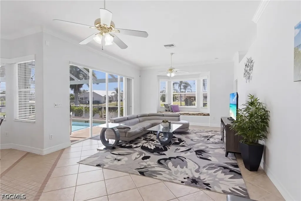 928 SE 33rd Street Cape Coral FL 33904