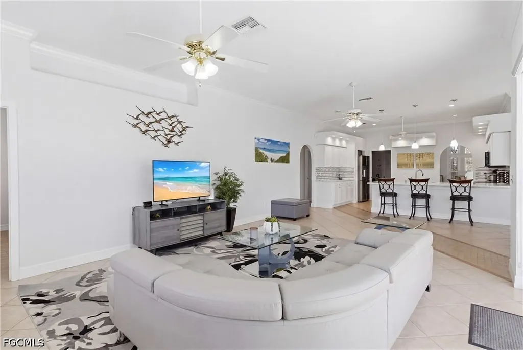 928 SE 33rd Street Cape Coral FL 33904