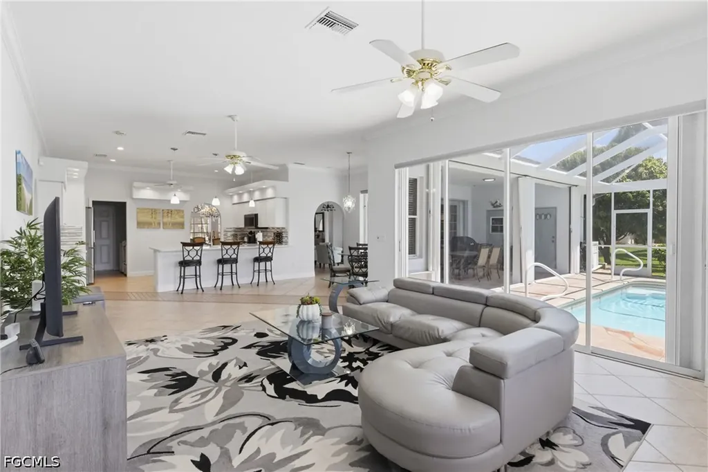 928 SE 33rd Street Cape Coral FL 33904