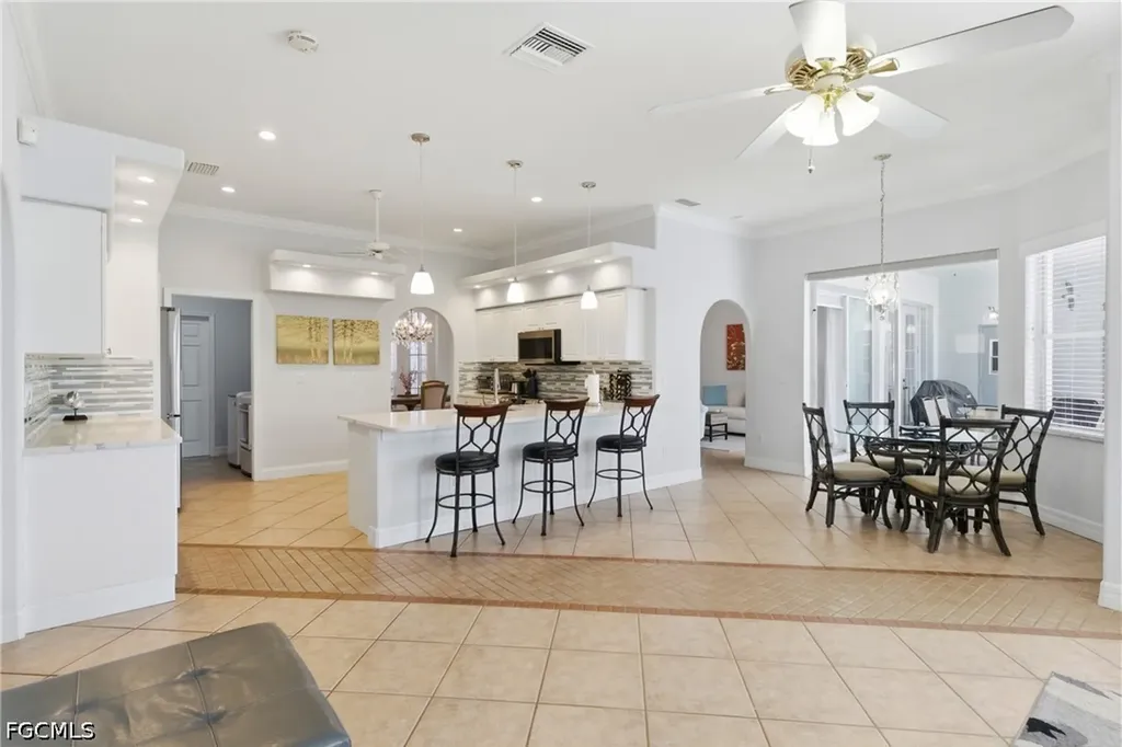 928 SE 33rd Street Cape Coral FL 33904
