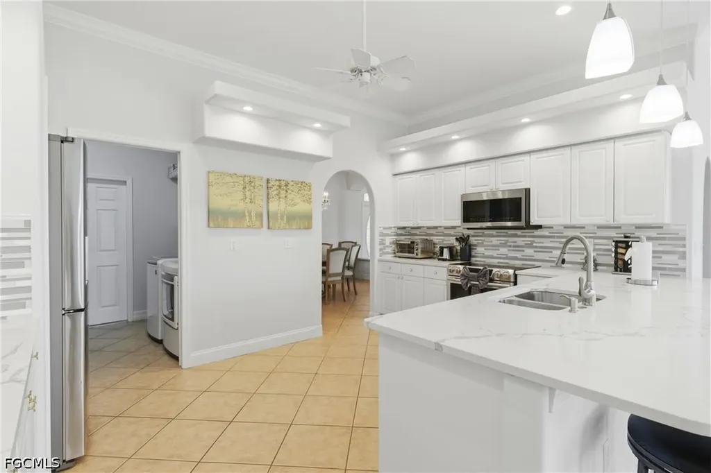 928 SE 33rd Street Cape Coral FL 33904