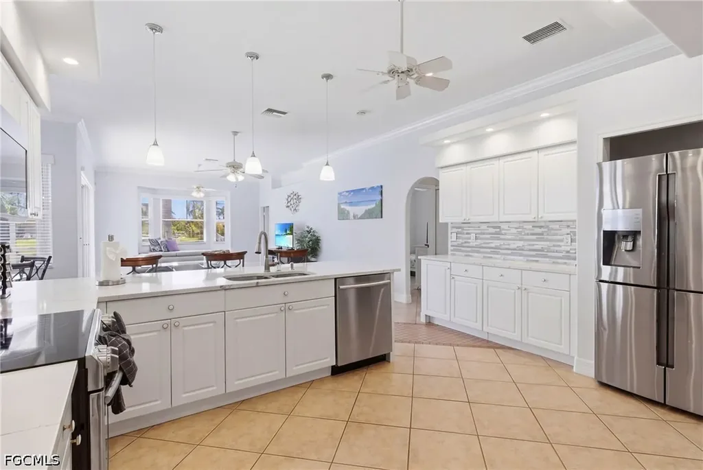 928 SE 33rd Street Cape Coral FL 33904