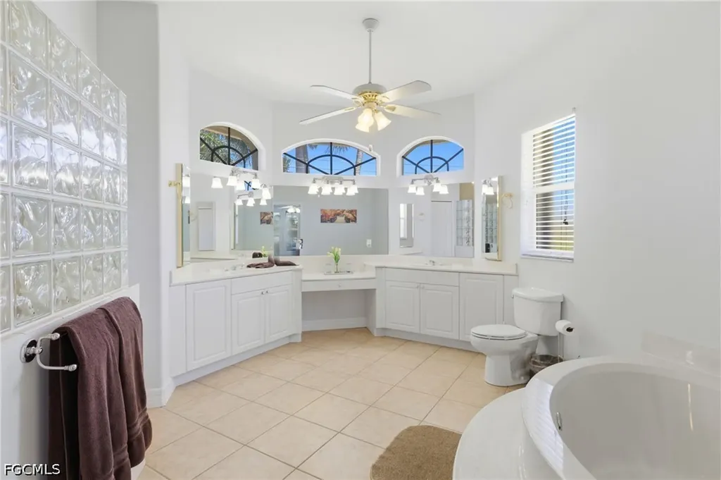928 SE 33rd Street Cape Coral FL 33904