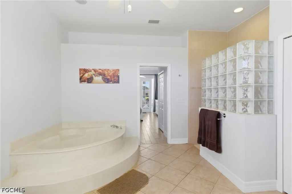 928 SE 33rd Street Cape Coral FL 33904