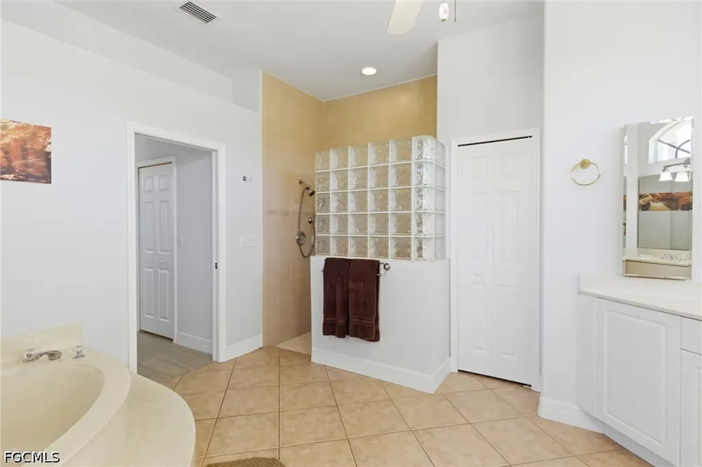 928 SE 33rd Street Cape Coral FL 33904