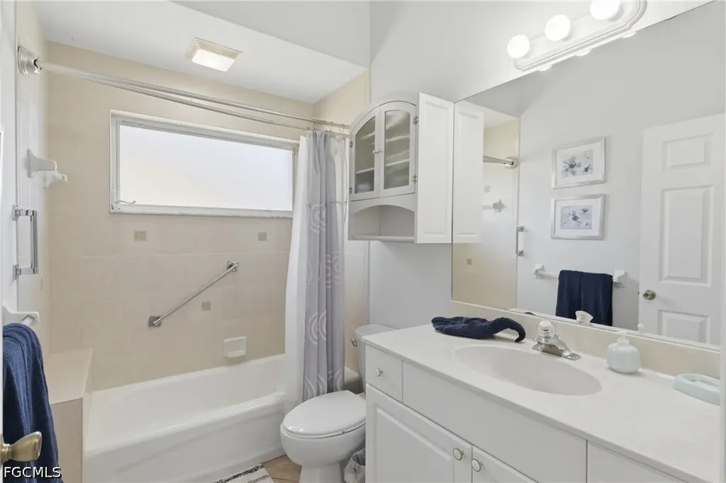 928 SE 33rd Street Cape Coral FL 33904