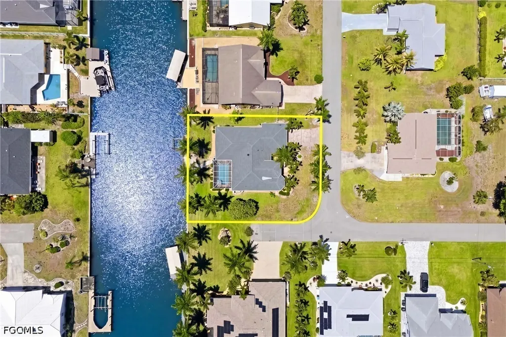 928 SE 33rd Street Cape Coral FL 33904