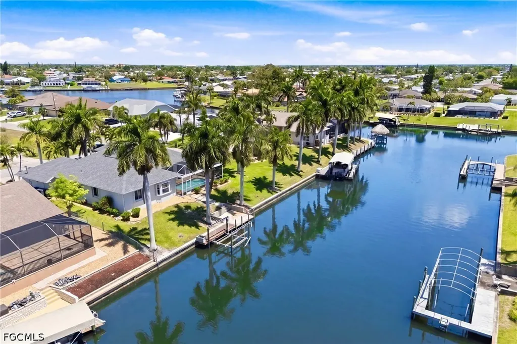 928 SE 33rd Street Cape Coral FL 33904