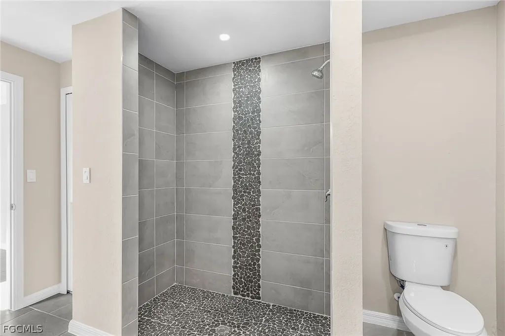 1704 NE 33rd Lane Cape Coral FL 33909