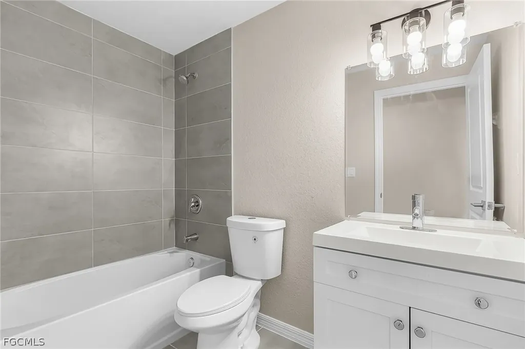 1704 NE 33rd Lane Cape Coral FL 33909