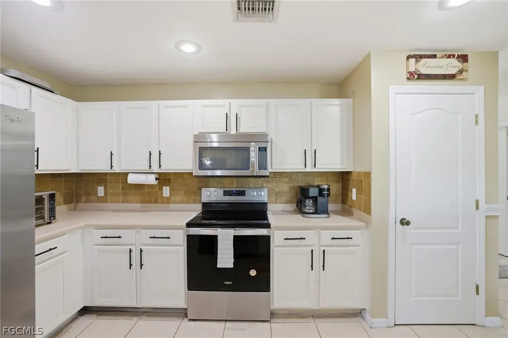 1112 SW 9th Court Cape Coral FL 33991