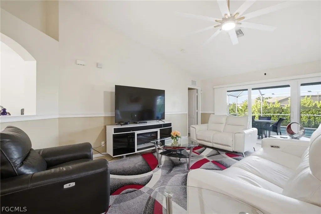 1112 SW 9th Court Cape Coral FL 33991
