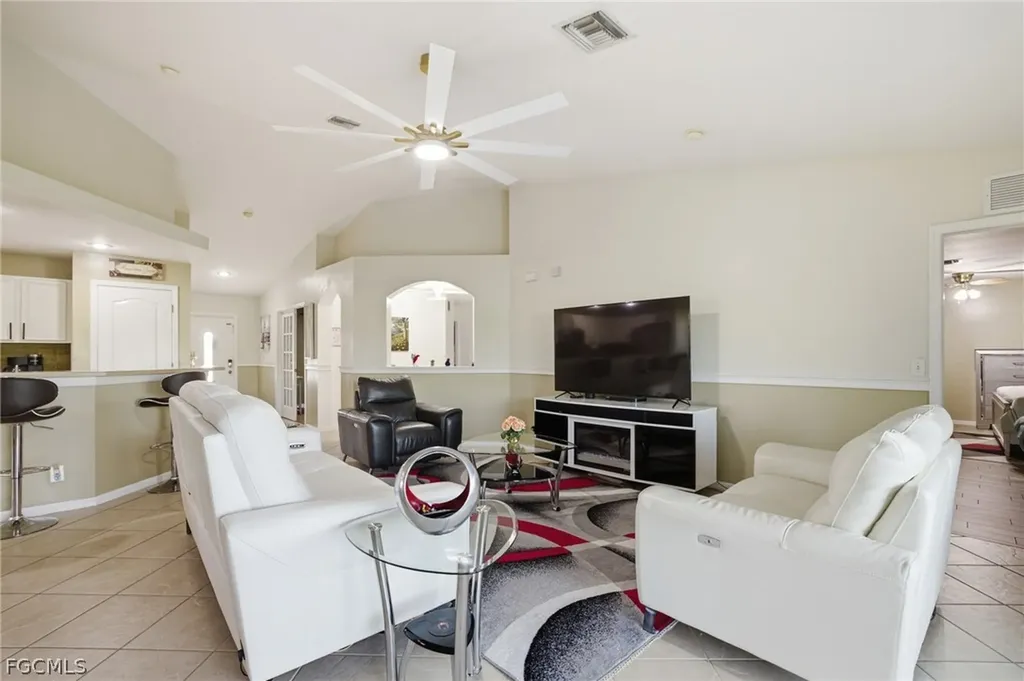 1112 SW 9th Court Cape Coral FL 33991
