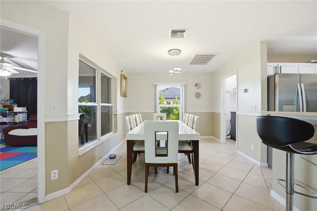 1112 SW 9th Court Cape Coral FL 33991
