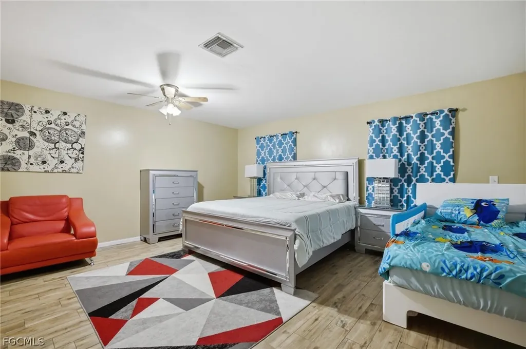 1112 SW 9th Court Cape Coral FL 33991