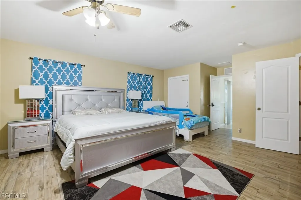 1112 SW 9th Court Cape Coral FL 33991