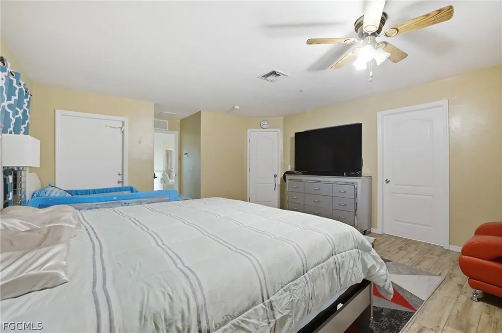1112 SW 9th Court Cape Coral FL 33991