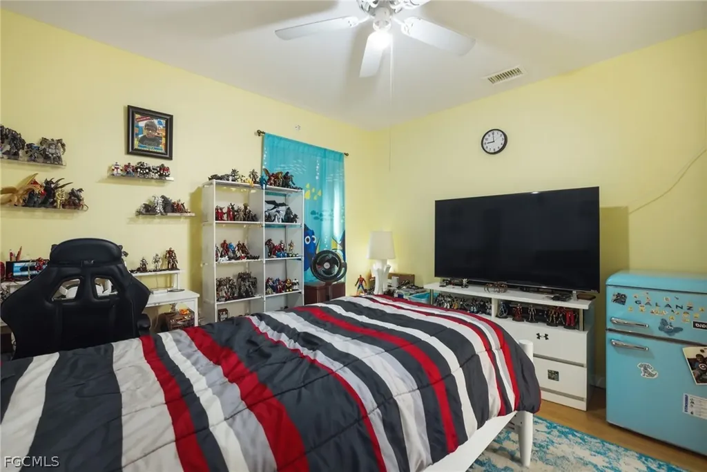 1112 SW 9th Court Cape Coral FL 33991