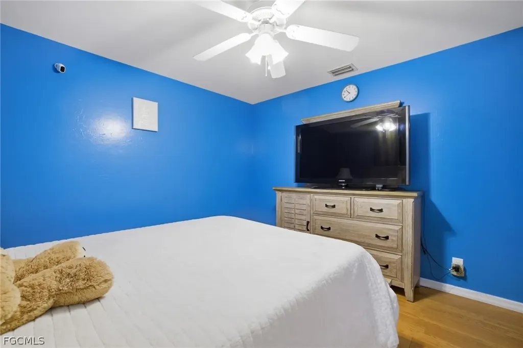 1112 SW 9th Court Cape Coral FL 33991