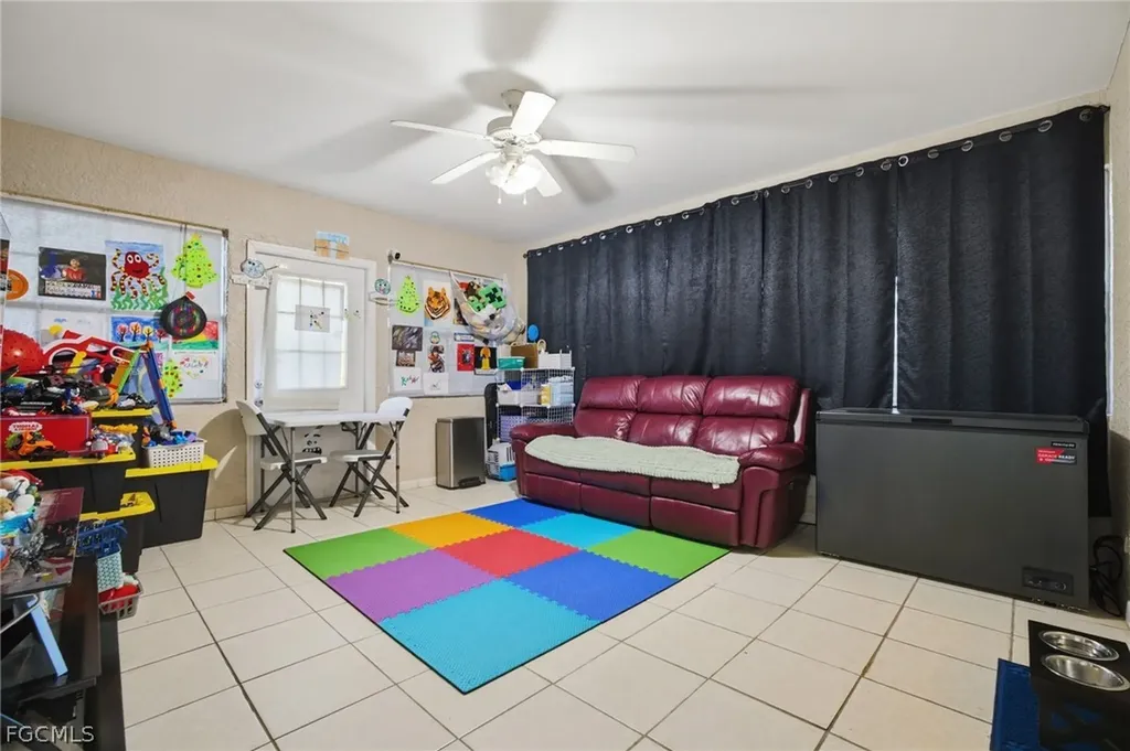 1112 SW 9th Court Cape Coral FL 33991