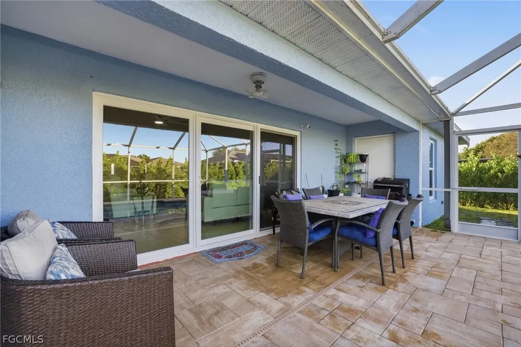 1112 SW 9th Court Cape Coral FL 33991