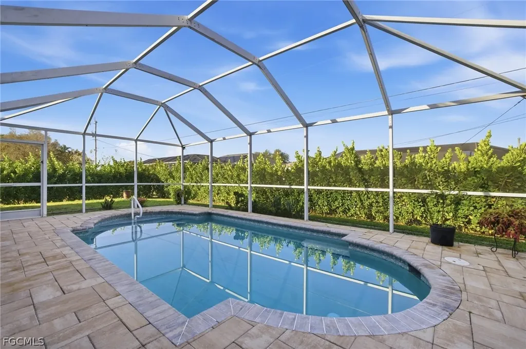 1112 SW 9th Court Cape Coral FL 33991
