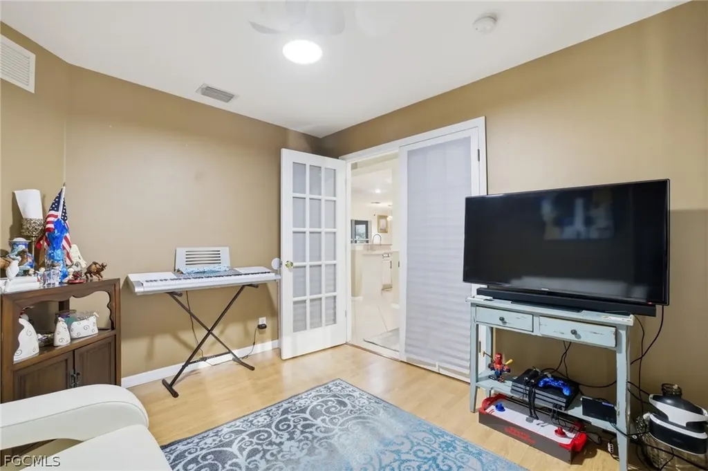 1112 SW 9th Court Cape Coral FL 33991