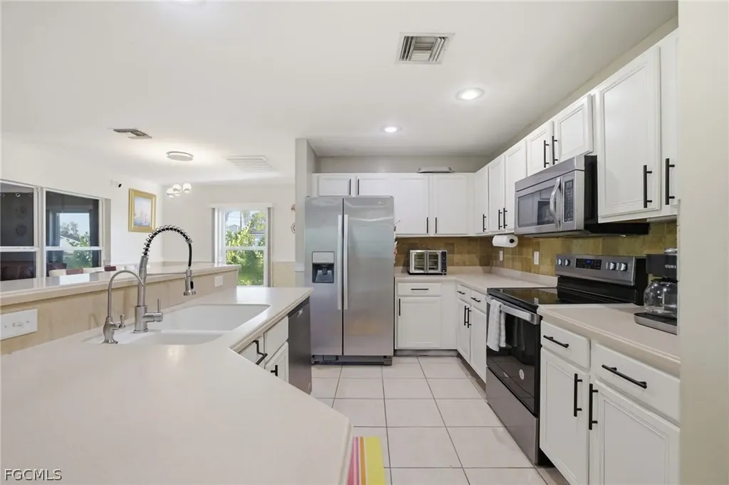 1112 SW 9th Court Cape Coral FL 33991
