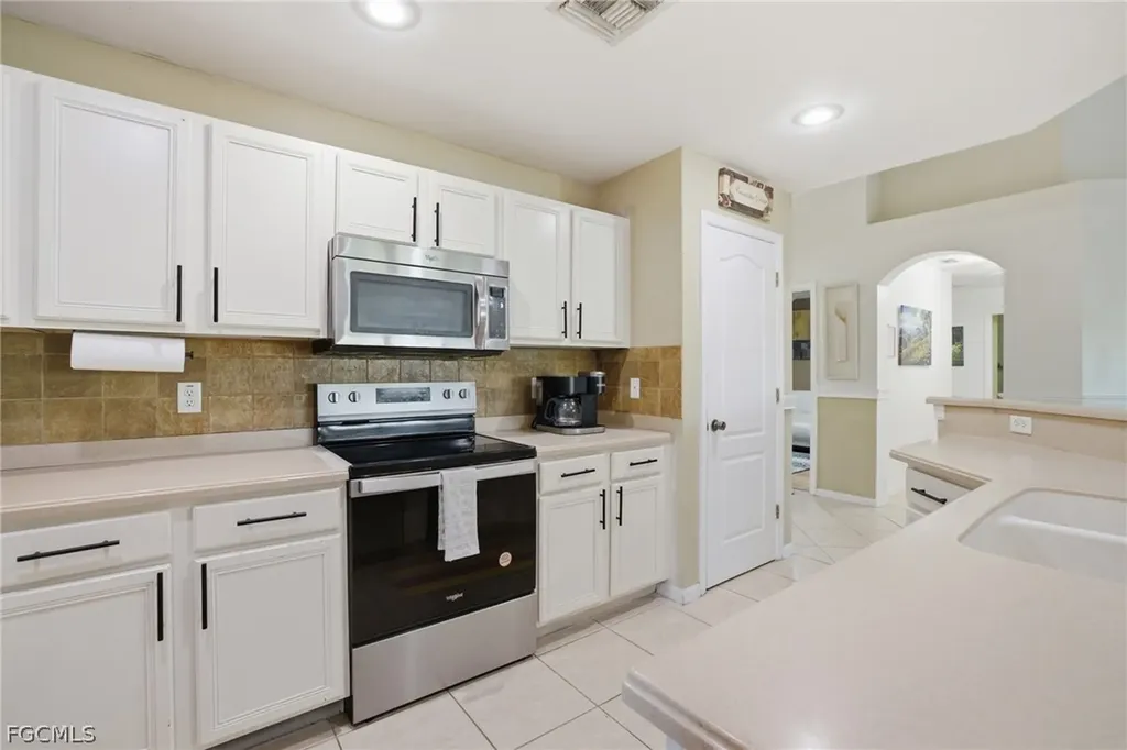 1112 SW 9th Court Cape Coral FL 33991