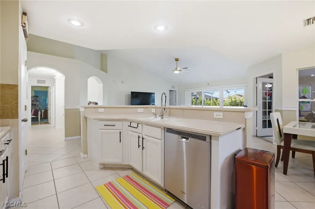 1112 SW 9th Court Cape Coral FL 33991