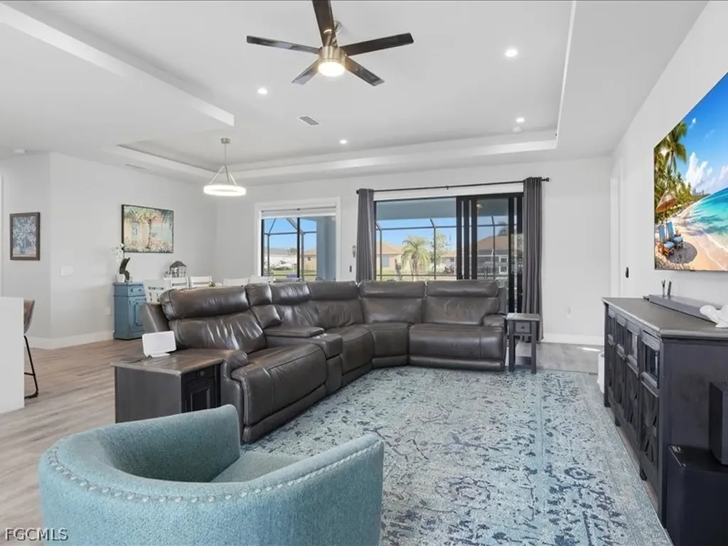 405 SE 2nd Street Cape Coral FL 33990