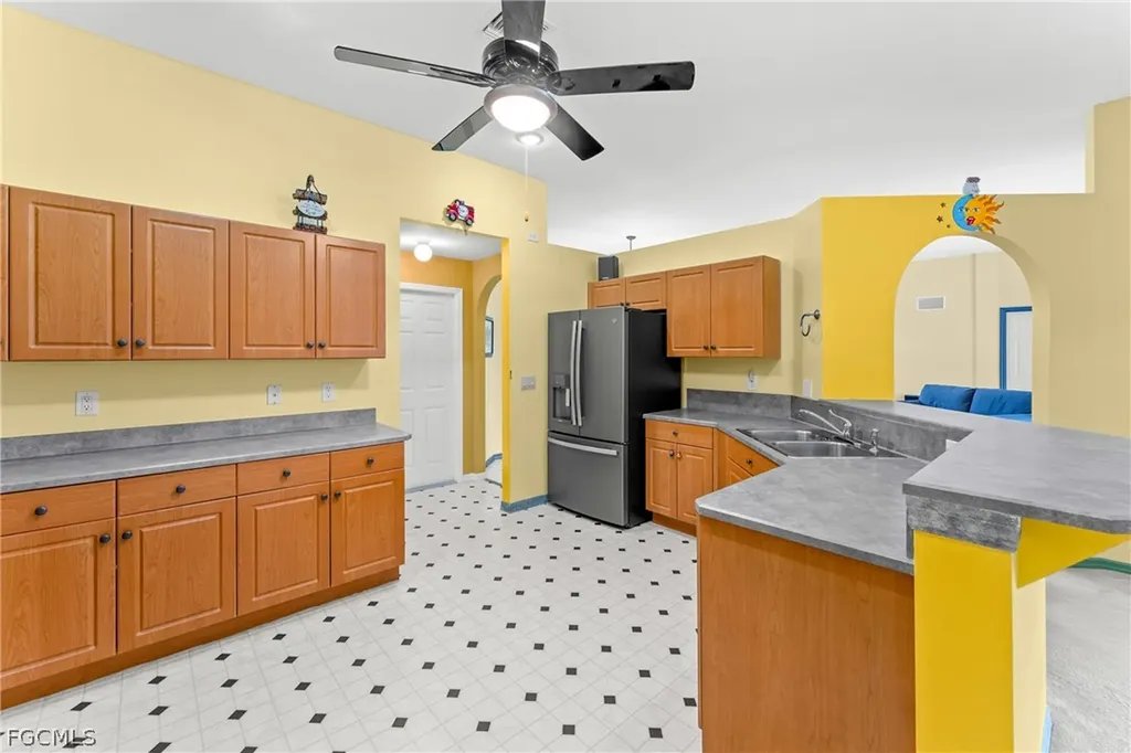 1128 SW 41st Terrace Cape Coral FL 33914