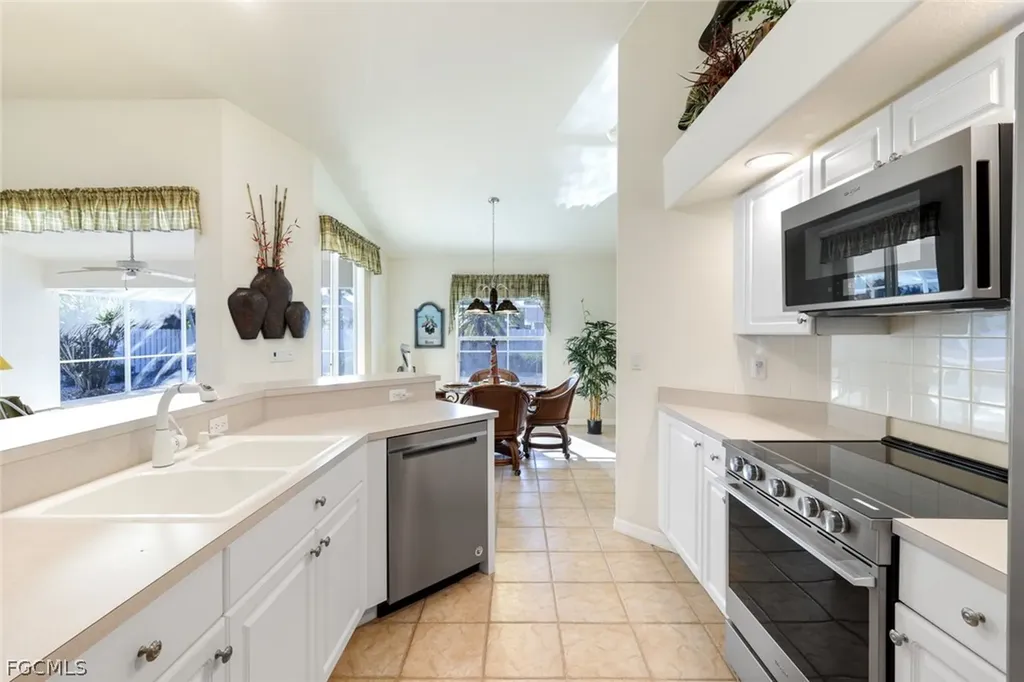 3510 SE 5th Place Cape Coral FL 33904