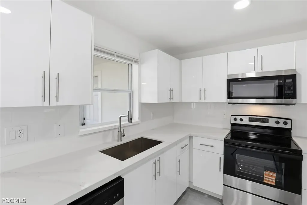 3420 SE 4th Place Cape Coral FL 33904