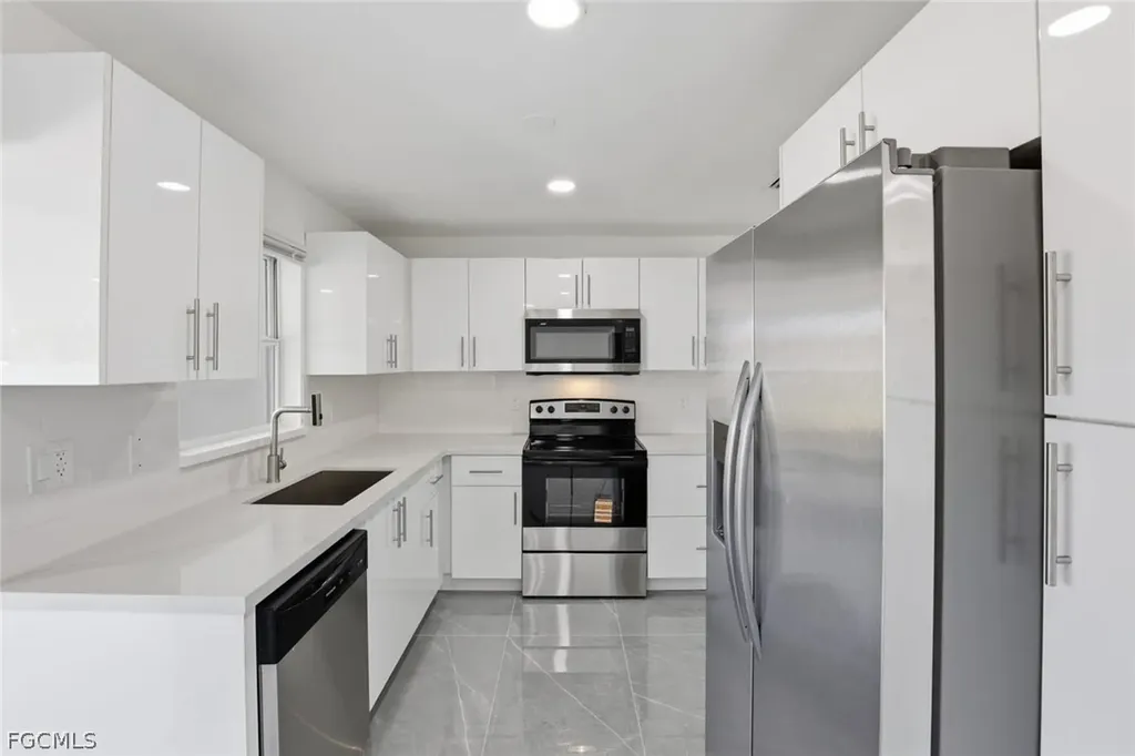 3420 SE 4th Place Cape Coral FL 33904
