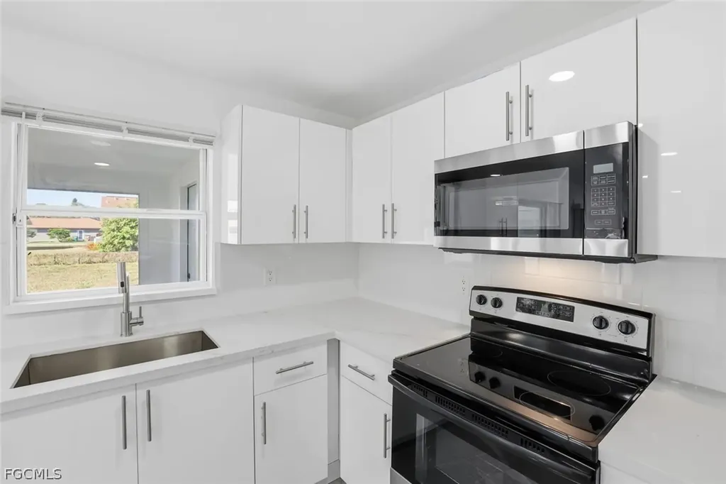 3420 SE 4th Place Cape Coral FL 33904