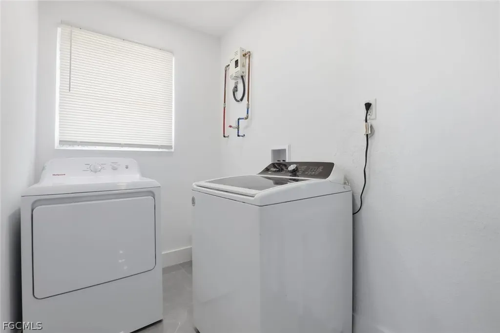 3420 SE 4th Place Cape Coral FL 33904