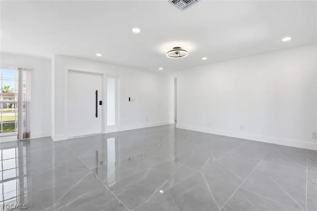 3420 SE 4th Place Cape Coral FL 33904