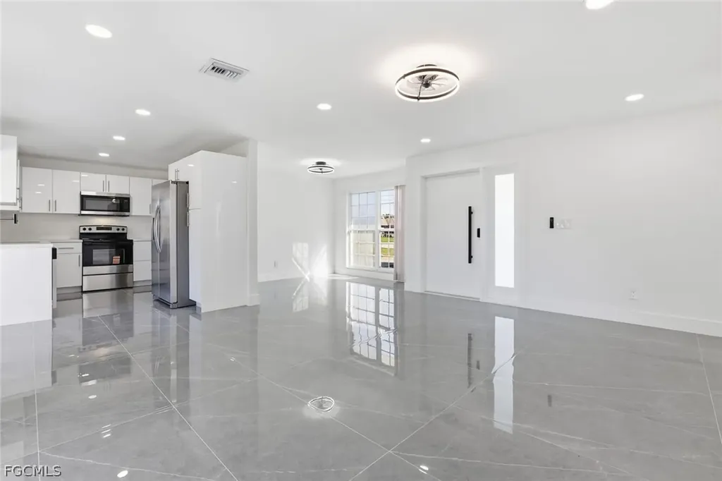 3420 SE 4th Place Cape Coral FL 33904