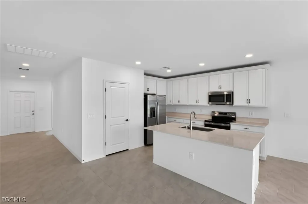 254 Lakeside Breeze Way Lehigh Acres FL 33936