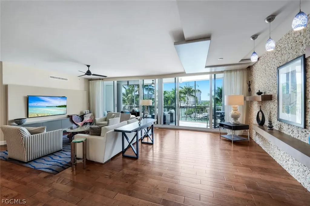 13675 Vanderbilt Drive Naples FL 34110