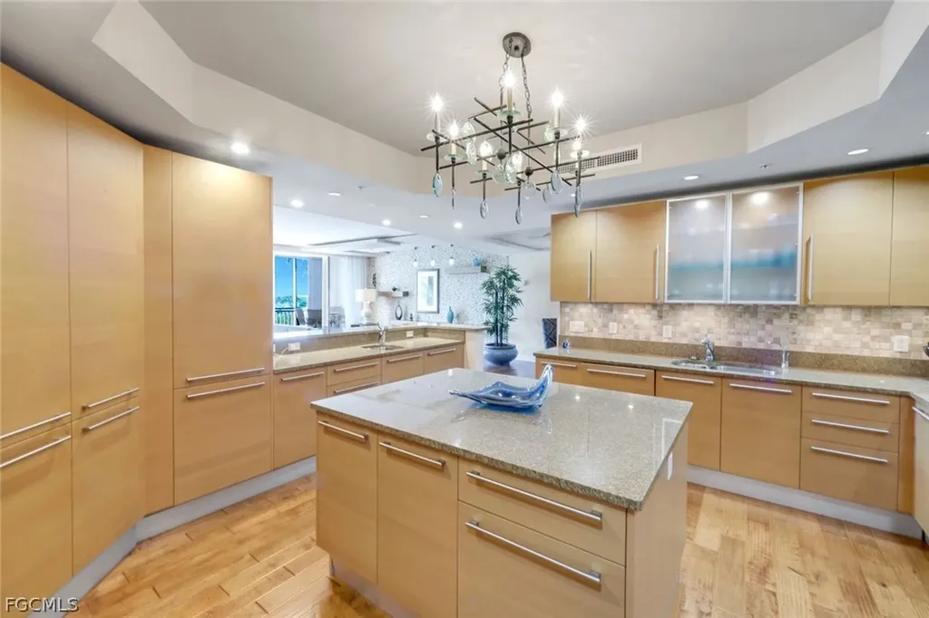 13675 Vanderbilt Drive Naples FL 34110