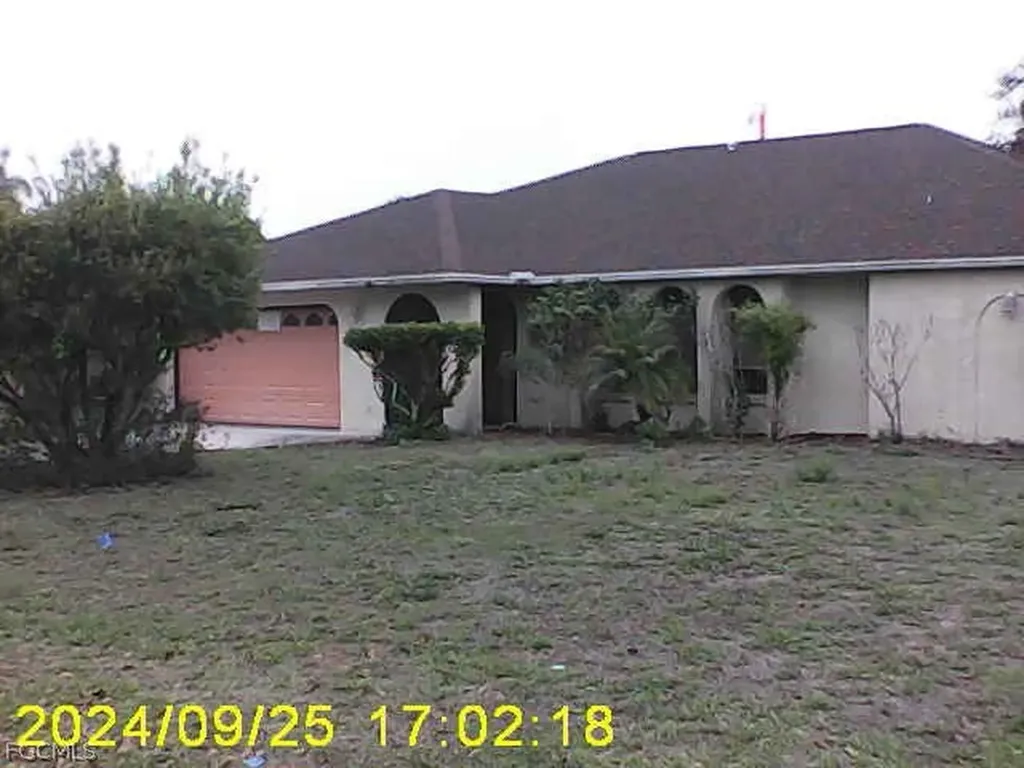 100 Sebring Circle Lehigh Acres FL 33936