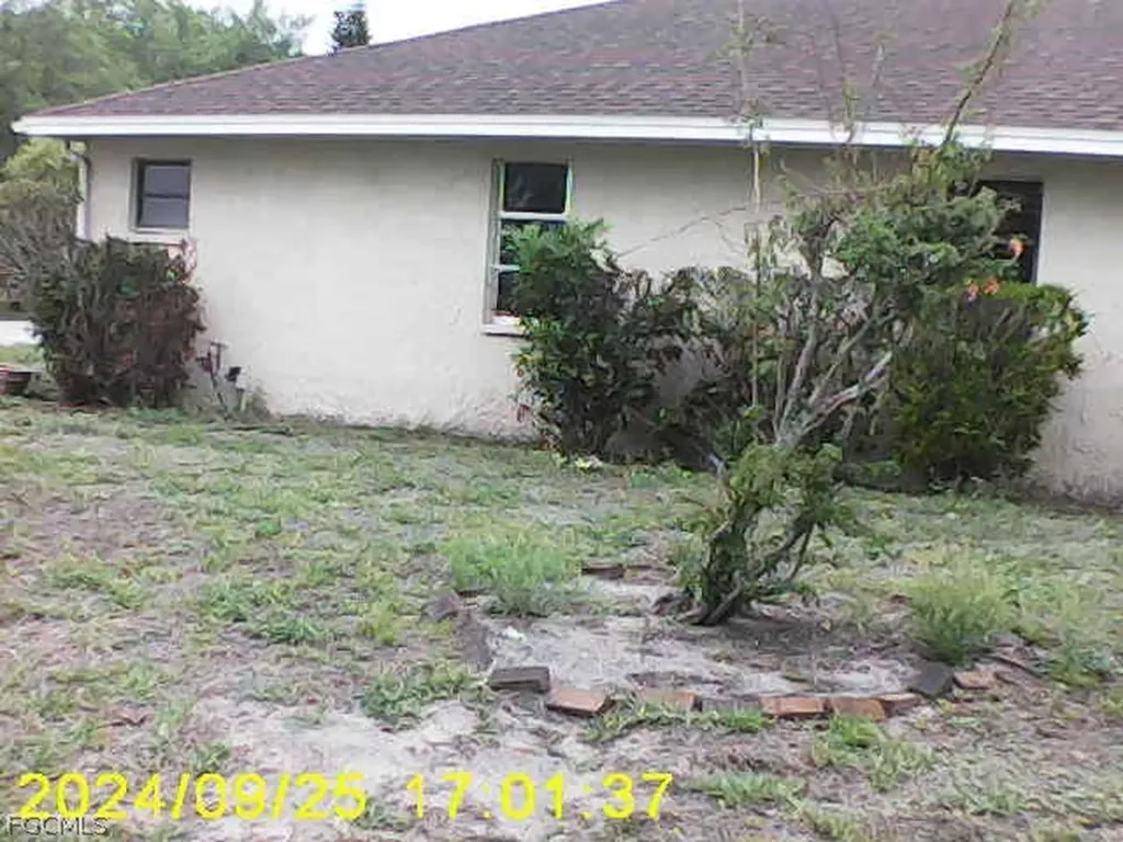 100 Sebring Circle Lehigh Acres FL 33936