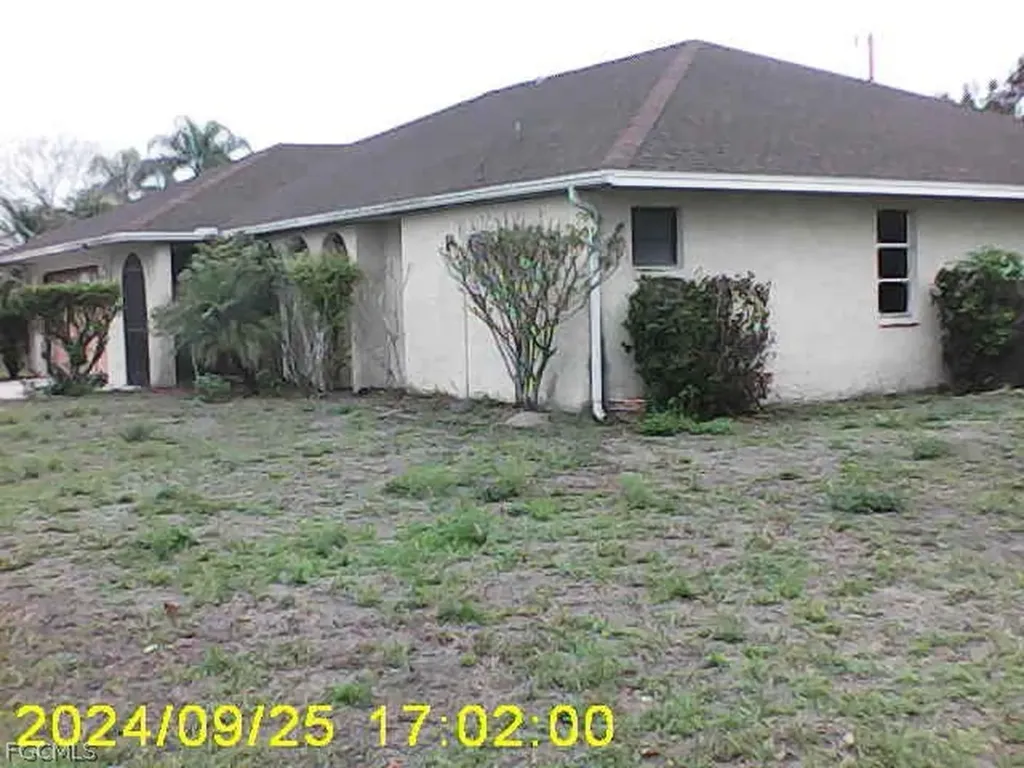 100 Sebring Circle Lehigh Acres FL 33936