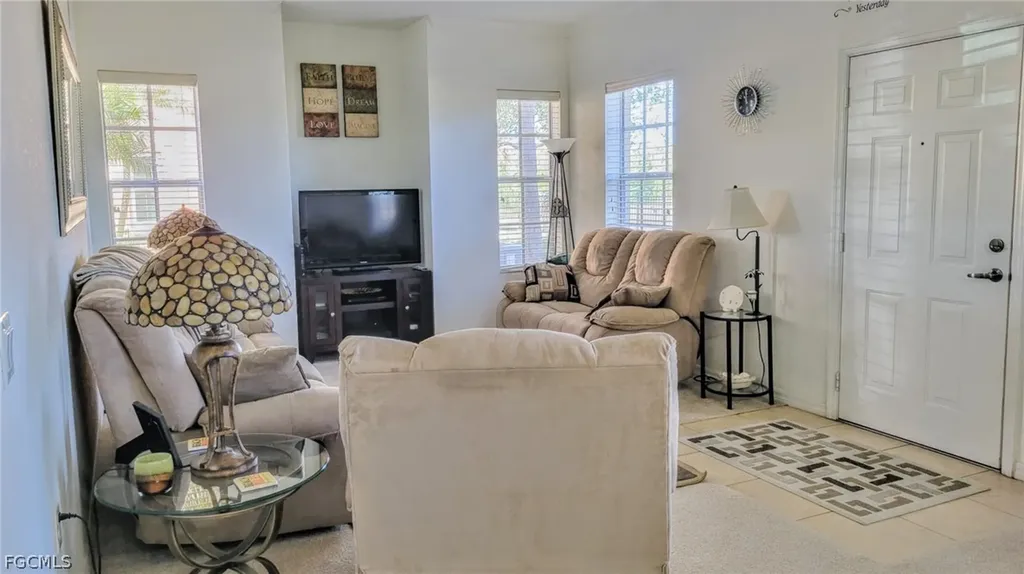 1800 Concordia Lake Circle Cape Coral FL 33909